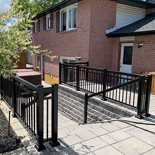 Aluminum-Railings-With-Bars