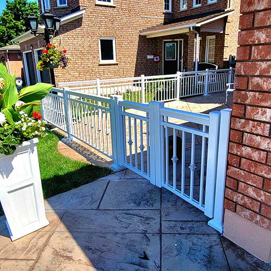 Modern Aluminum Railings With Collars