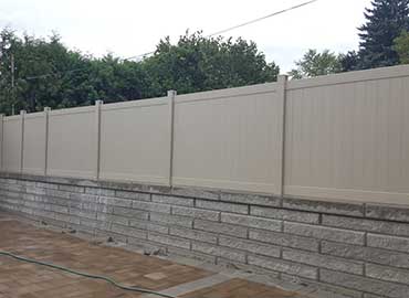 Tan-Vinyl-Fences Installed in Innisfill