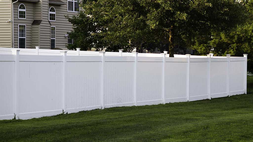 White-Vinyl-Fence-Installed-in-Barrie