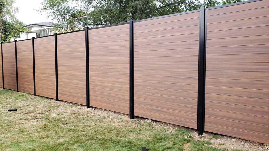 Woodgrain-Vinyl-Fence-installed-in-Barrie